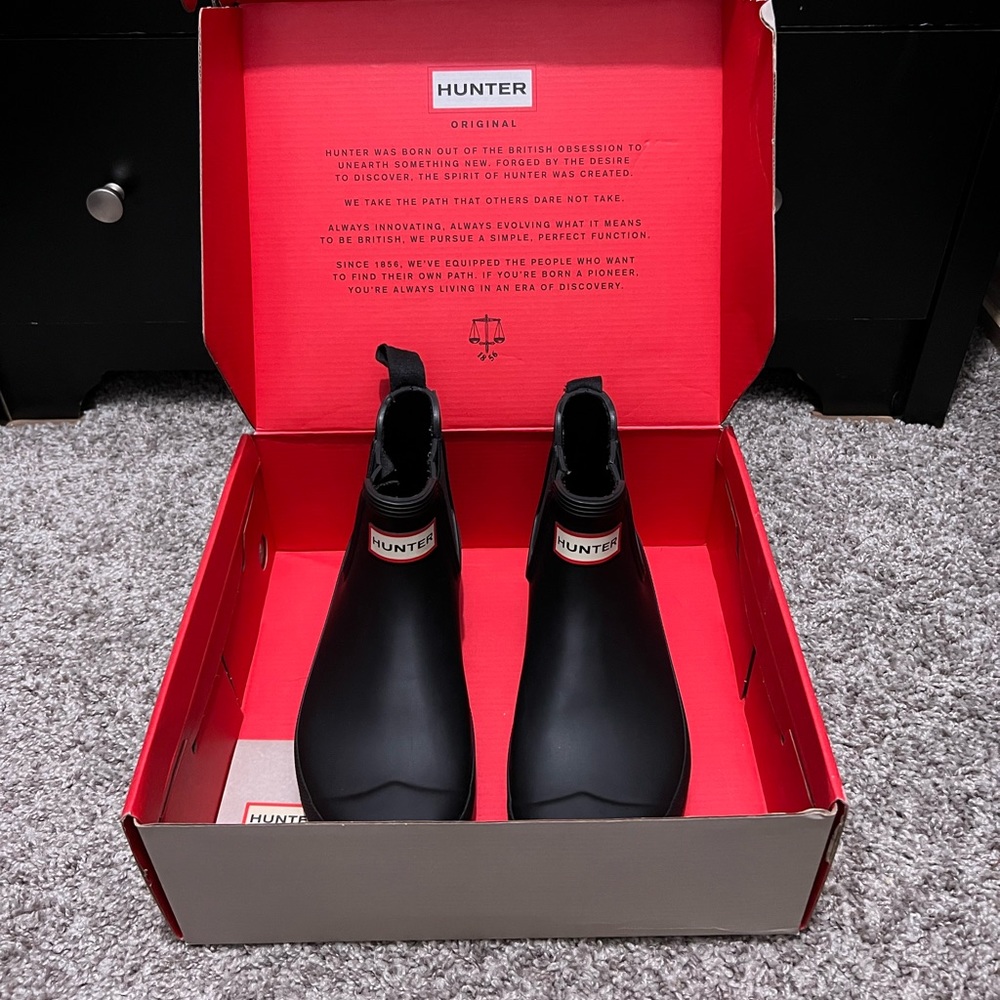 SOLD NWT Hunter Boots Chelsea Short Rain Boots - Picture 5 of 16
